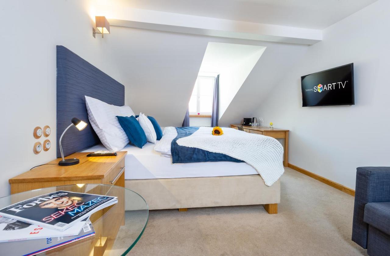 The Rooms Ceske Budejovice Buitenkant foto